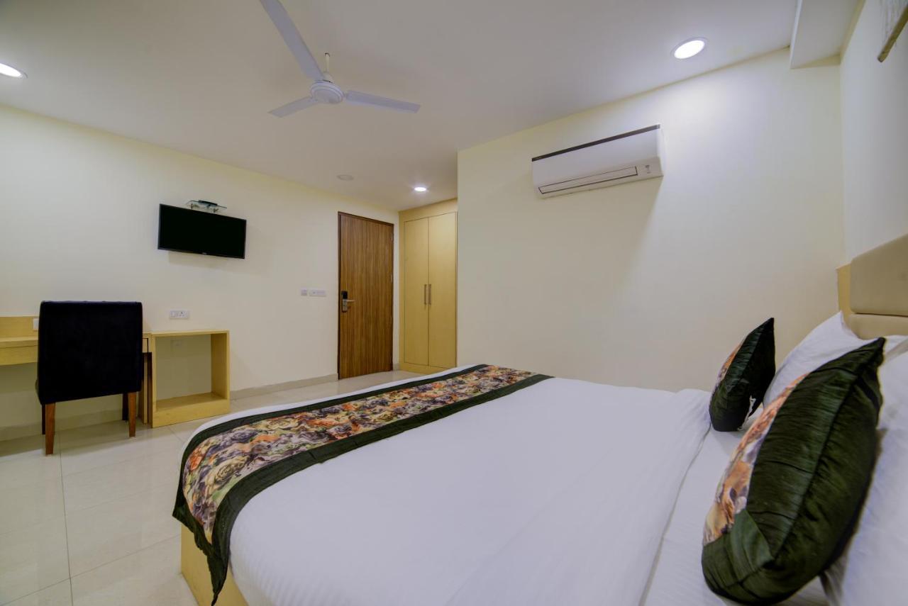 Hotel D'Capitol - Delhi Airport นิวเดลี ภายนอก รูปภาพ