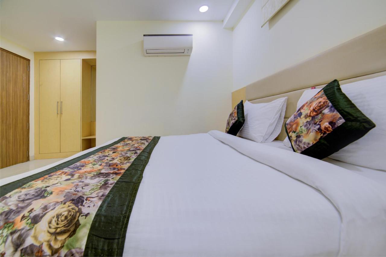 Hotel D'Capitol - Delhi Airport นิวเดลี ภายนอก รูปภาพ