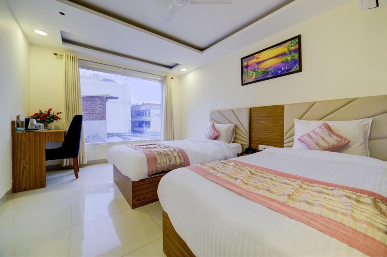 Hotel D'Capitol - Delhi Airport นิวเดลี ภายนอก รูปภาพ