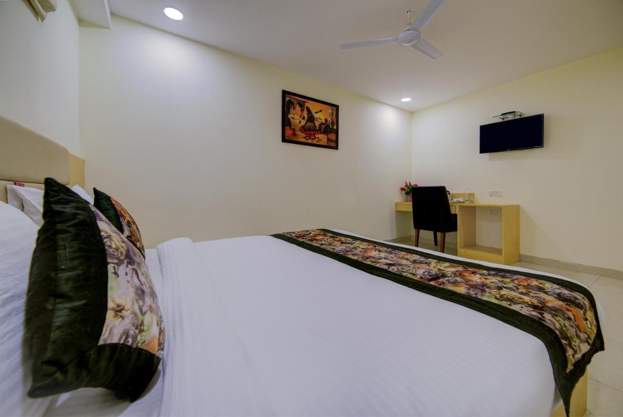 Hotel D'Capitol - Delhi Airport นิวเดลี ภายนอก รูปภาพ