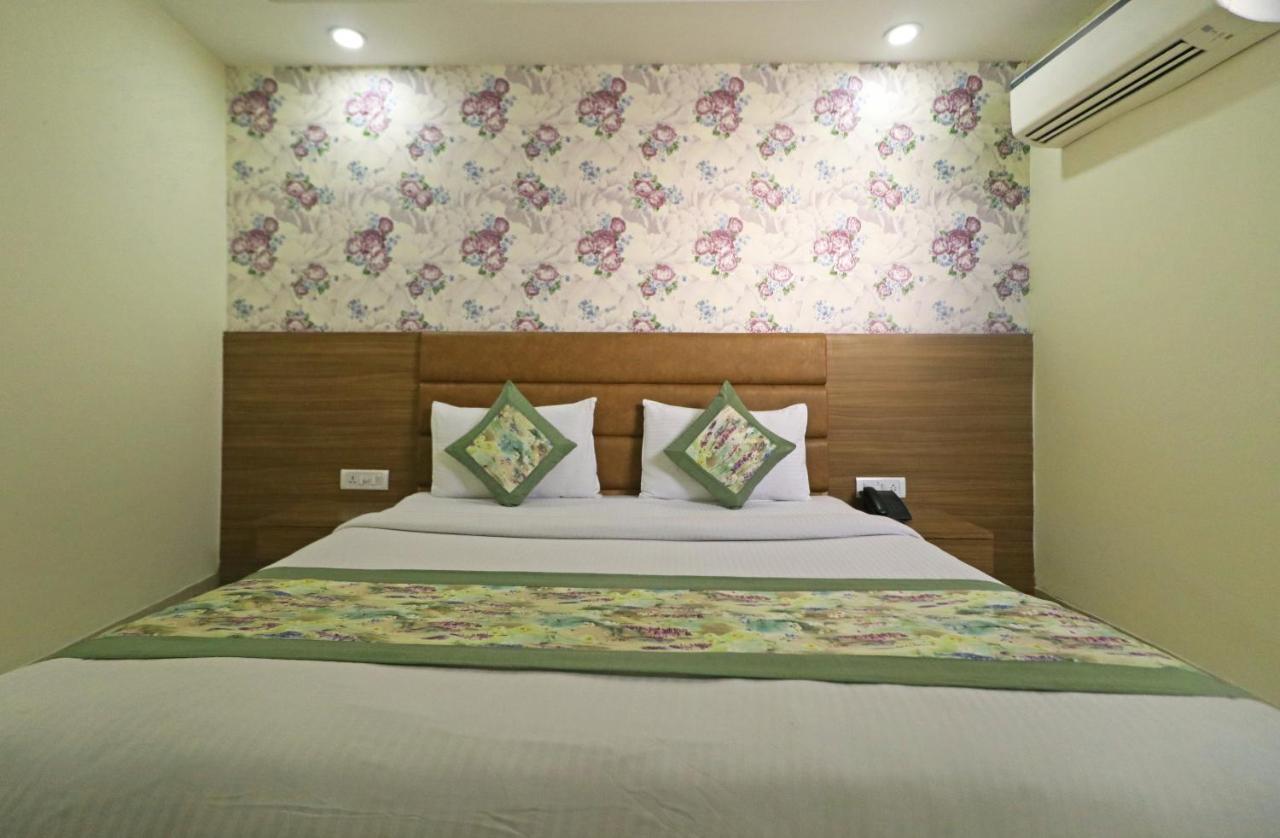 Hotel D'Capitol - Delhi Airport นิวเดลี ภายนอก รูปภาพ
