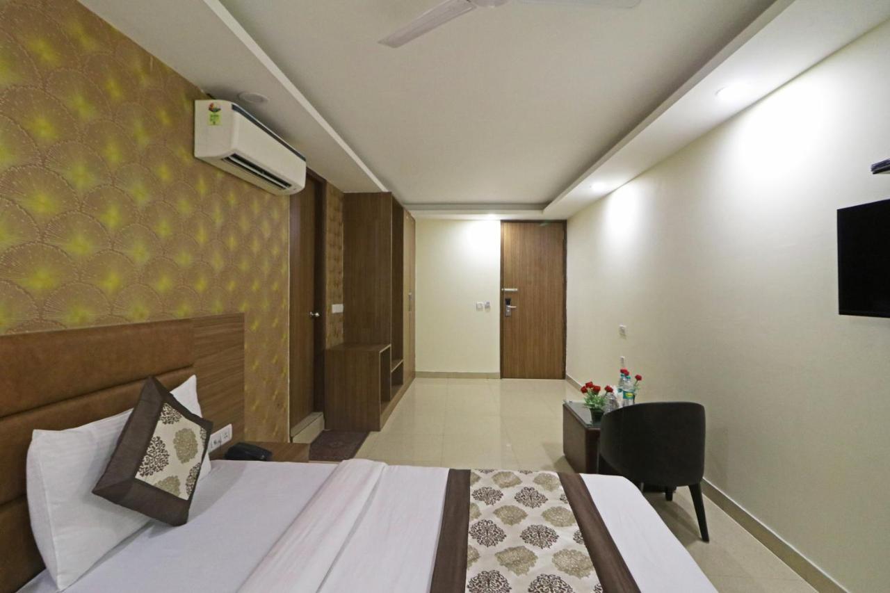 Hotel D'Capitol - Delhi Airport นิวเดลี ภายนอก รูปภาพ