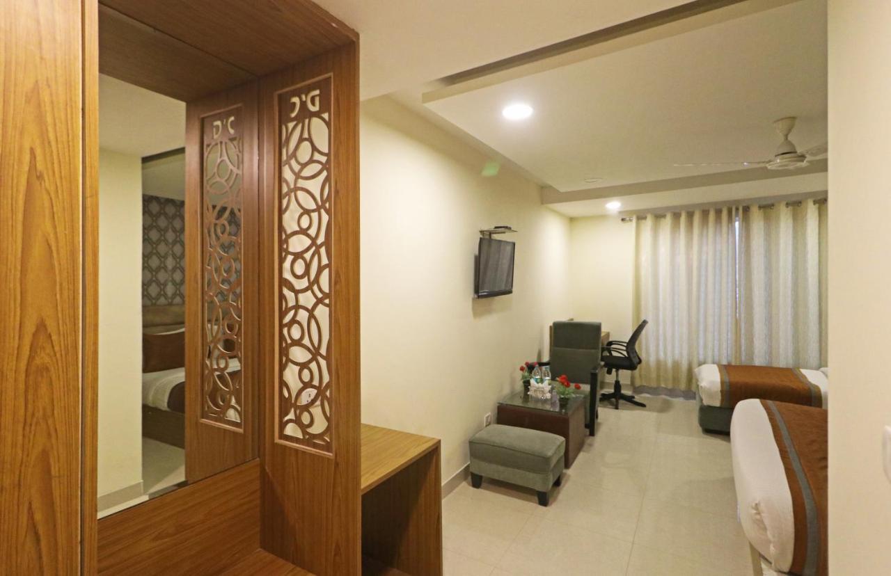 Hotel D'Capitol - Delhi Airport นิวเดลี ภายนอก รูปภาพ
