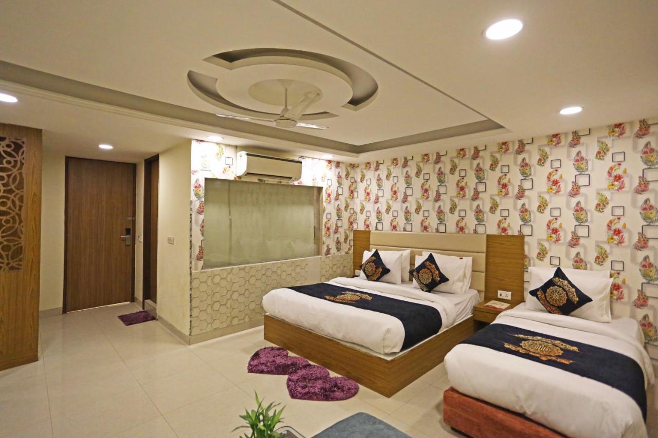 Hotel D'Capitol - Delhi Airport นิวเดลี ภายนอก รูปภาพ