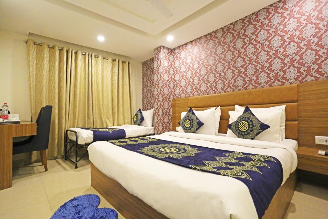 Hotel D'Capitol - Delhi Airport นิวเดลี ภายนอก รูปภาพ