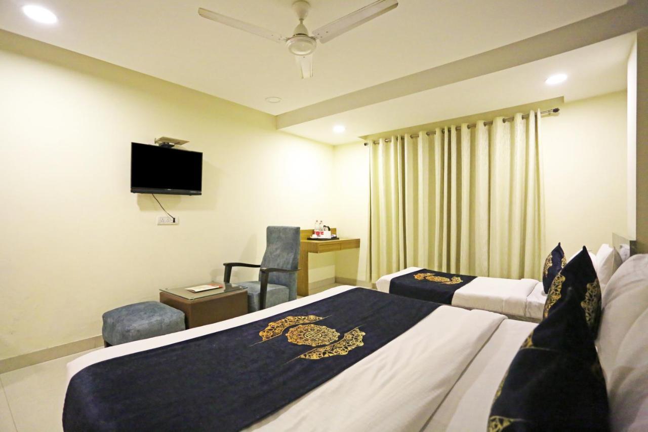 Hotel D'Capitol - Delhi Airport นิวเดลี ภายนอก รูปภาพ
